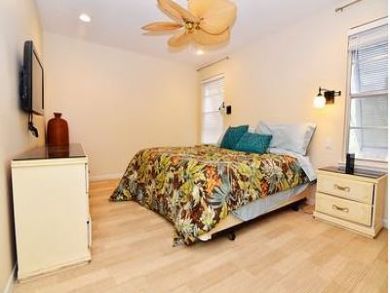 Three Bedroom Plus Den Vacation Condo in Siesta Key
